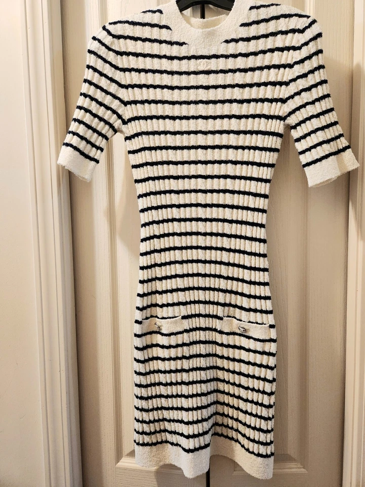 Nuevo Vestido CHANEL Crudo y Azul Marino Espalda Abierta Mangas Cortas - Talla 36 Foto 1 de 4