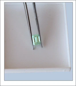 Smaragd  kristallin leuchtendes, frisches Gün, das Freude bringt von Greenfire - Bild 1 von 7