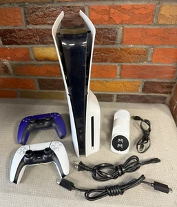 Sony CFI-2015 PS5 Slim Digital Edition 1TB Videospielkonsole mit 2 Controllern - Bild 1 von 8