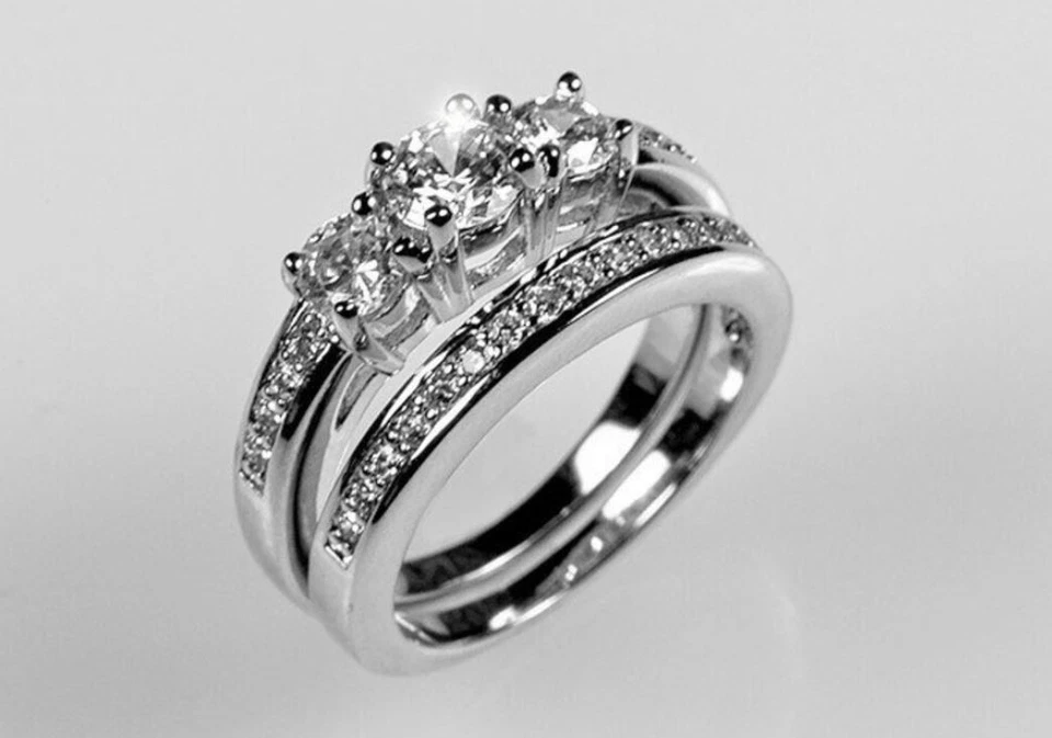 Conjunto de anillo de boda de moissanita de corte redondo de 2,80 TCW para mujer de oro blanco de 14 quilates Foto 1 de 4