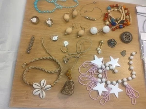 Verschiedene Schmuck Basteln Konvolut Fundstücke Sterne Ohrringe Muschel Kette Pins und mehr - Bild 1 von 7
