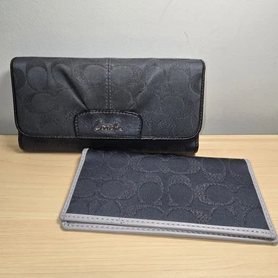 Carteira de cheques COACH Ashley cinza escuro jacquard assinatura logotipo lona tripla - Imagem 1 de 4