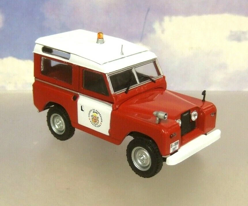 DIECAST 1/43 LAND ROVER S2 SERIES 2 SWB HARD BACK BOMBEROS BARCELONA FIRE DEPT. - Image 1 of 4