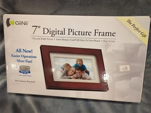 7 Inch Digital Photo Frame by GiiNii Wood Frame GT701P1 New in Box - Picture 1 of 2