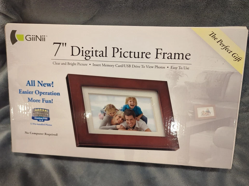 7 Inch Digital Photo Frame by GiiNii Wood Frame GT701P1 New in Box - Image 1 of 2