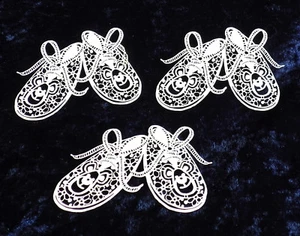 Artoz 1 Pak 3 Stk. Laser cut filigrane Babyschuhe Geburt Taufe creme - Bild 1 von 1