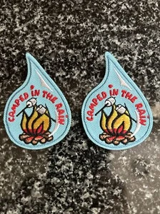 BSA/Cub Scouts ""Camped In The Rain"" Patch - brandneu - 2er-Set - Bild 1 von 2
