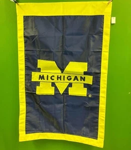 NCAA Michigan Wolverines Stitched Indoor-Outdoor Flag-Vertical Banner - Imagen 1 de 2
