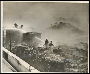 Katastrophen Feuerszene Antiochia Kalifornien 1946 Pressefoto - Bild 1 von 2