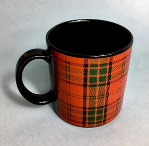 Taza de café a cuadros Pier 1 tartán, roja, verde y negra, hecha en Japón - Imagen 1 de 6