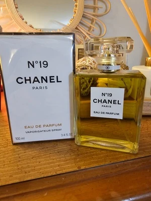 Chanel N°19 Eau de Parfum 100 ml/ 3,4 fl. oz Foto 1 de 2