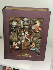 Disney - Set di ornamenti per libri di fiabe Topolino attraverso gli anni - Foto 1 di 7