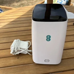 EE 5GEE 5G WiFi Smart Hub Mobilny router szerokopasmowy 2,4 GHz 5 GHz - Zdjęcie 1 z 8