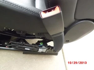 2009-2014 BMW F01 F02 760Li 750Li 750i 740i F10 550 M5 SEAT BELT BUCKLE Right - Picture 1 of 3