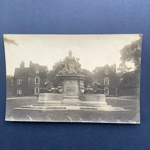 Unidentified House Queen Victoria Statue RP PC unbenutzt AY696 - Bild 1 von 2