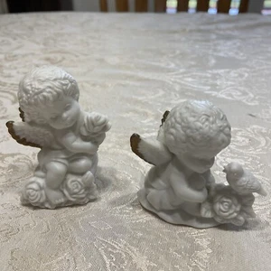 Set of 2 Vintage Ceramic White Gold Sitting Angel Figurines Roses Bird Cherub 3" - Picture 1 of 8