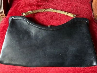 Cartera negra con asa de metal Foto 1 de 4