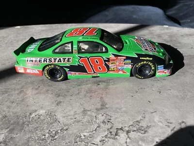 #18 Bobby Labonte Interstate Battery 1:24 2002 Pontiac Winners Circle Nascar - Image 1 of 4