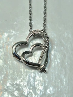 Kay Jewelers Double Heart 1/15ct Diamonds, 925 Sterling Silver Necklace Foto 1 de 4
