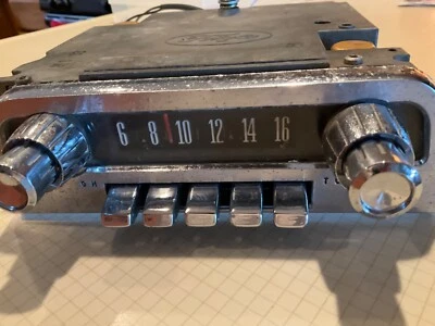 Vintage 1960-61 FORD THUNDERBIRD HI-FI AM RADIO W/PUSHBUTTON SUPERHETERODYNE REC - Image 1 of 4