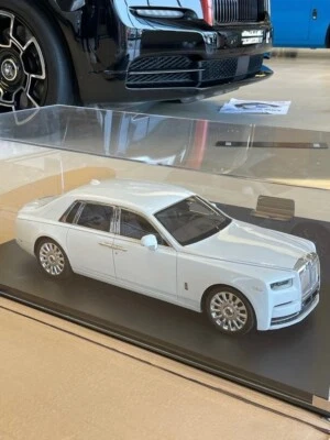 Rolls-Royce Phantom (bianco) [Apertura completa + luci] Di: Amalgama scala 1:8 - Immagine 1 di 4