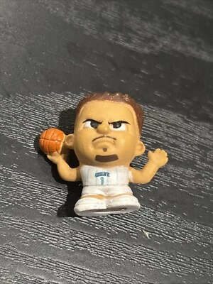 Balón Lamelo NBA TeenyMates Serie 8 Charlotte Hornets Foto 1 de 2