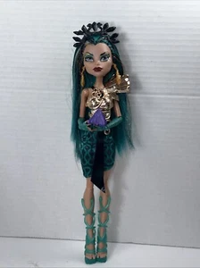 Monster High Boo York Nefera de Nile Doll Teal Headband Pyramid - Picture 1 of 9