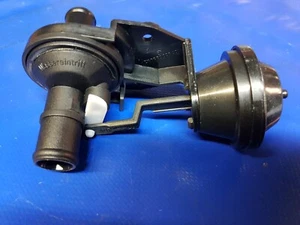 Mercedes W107 & W123 Wagon Heater control valve Pt - 107 830 05 84, 1078300584 - Picture 1 of 5