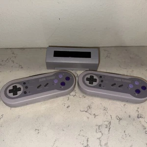 Vintage Acclaim Dual Turbo SNES receiver and two controllers. Gray - Picture 1 of 7