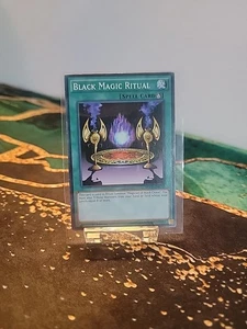 Mazos Legendarios de Yugi Black Magic Ritual YGLD-ENC32 1ª Edición (MP) - Imagen 1 de 2