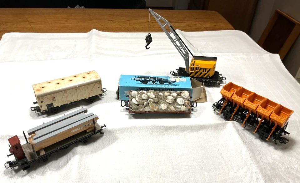 märklin – H0, Alter Schienenkranwagen, 4 div Güterwagen - Bild 1 von 4