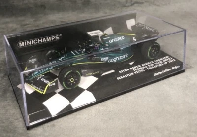 Minichamps F1 1:43 S Vettel Aston Martin AMR22 Singapore GP 2022 - Image 1 of 4