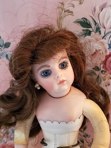 Stunning 9" Vintage NIADA Artist Marianne DeNunez Reproduction BRU Doll 1980 - Picture 1 of 10