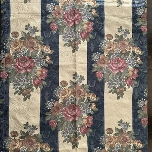 1997 JCPenney Park Avenue Matelassé-Vorhänge 82 x 84 Zoll Paar Quilt-ähnliche Textur Blumenmuster - Bild 1 von 10