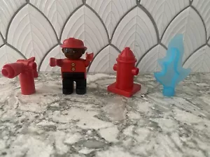 Lego Duplo Pompiere Faccia Nera Fiamma Acqua Blu Set Idrante Fuoco - Foto 1 di 4