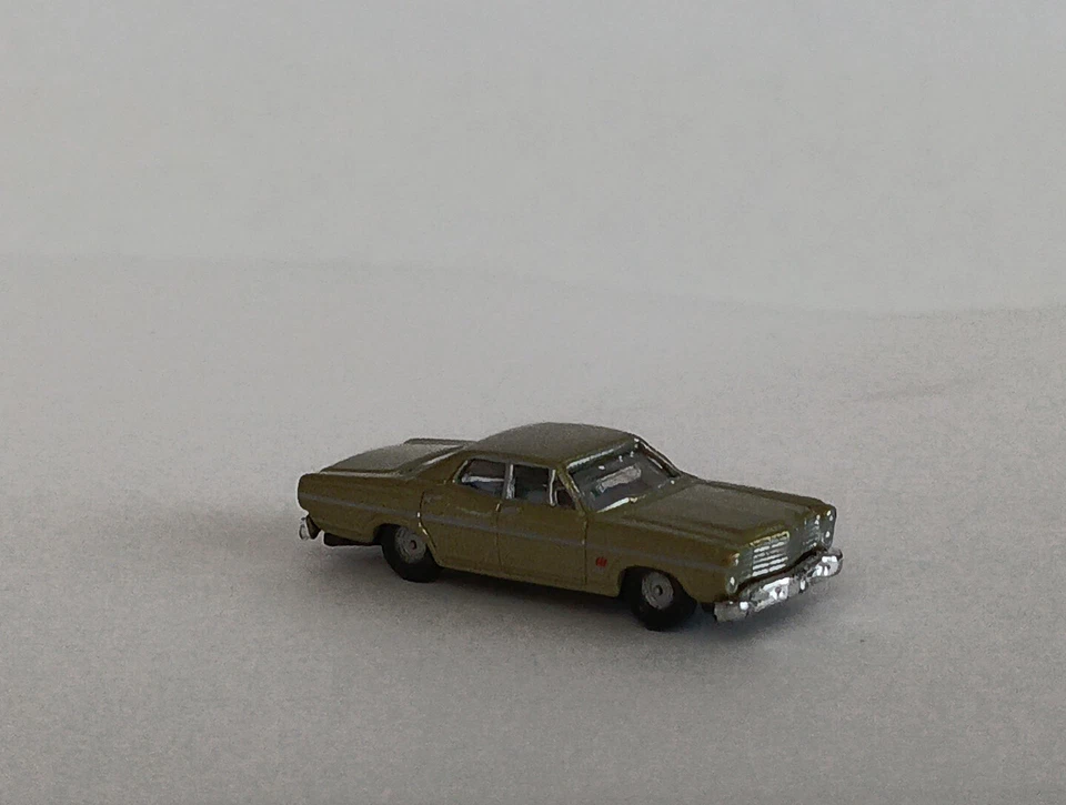 Ford Classic Metal Works Champaign 1967 marrón sedán escala N Foto 1 de 4