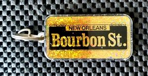 LLAVERO BOURBON STREET NEW ORLEANS 2 3/4" X 1 1/2" NOS - Imagen 1 de 3