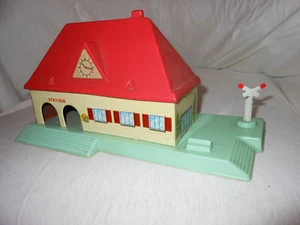 Blech/Kunststoff - Bahnhof Station mit Warenhaus von HWN für H0 oder TT - 60'er - Bild 1 von 5