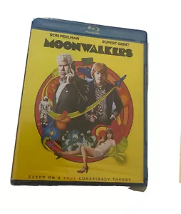 Moonwalkers (Blu-Ray Disc)Ron Perlman**New** - Foto 1 di 10