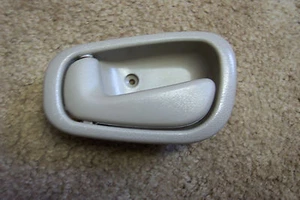 New Inside Door Handle Left Driver Side Tan /  Fits 98-02 Corolla 98-02 prizm - Bild 1 von 1