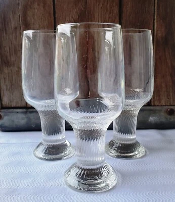 Raro Juego de Tres Copas Corning Oslo Jerez/Cordial Crown Foto 1 de 3