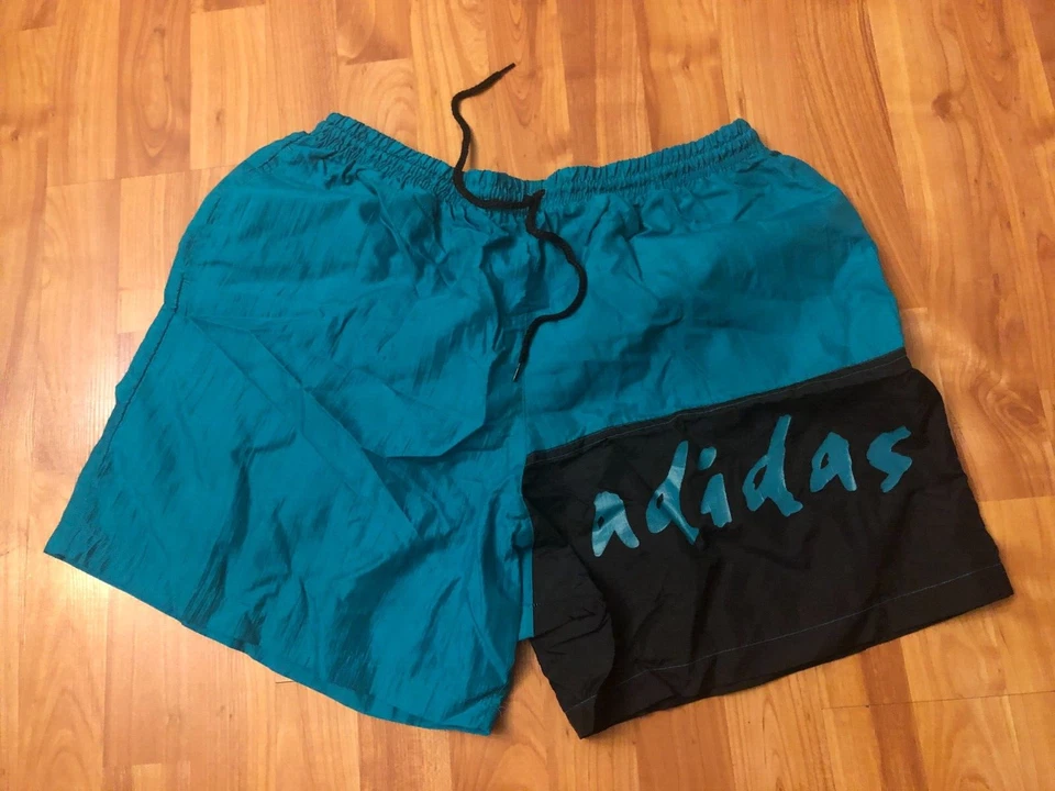 Pantalones Cortos de Fútbol ADIDAS Años 80 VERDES Nylon Para Hombres GRANDES Hechos en EE. UU. Foto 1 de 4