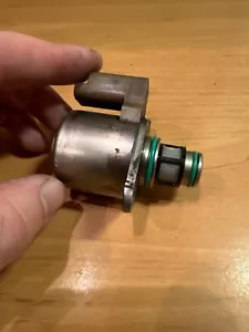 28233373 fuel pressure regulator ,delphi - Picture 1 of 2
