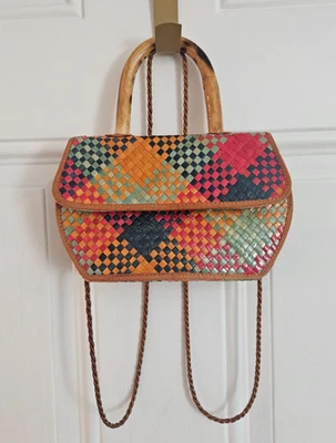 Bolsa de ombro ou mão colorida tecida clássica e boho - Imagem 1 de 4