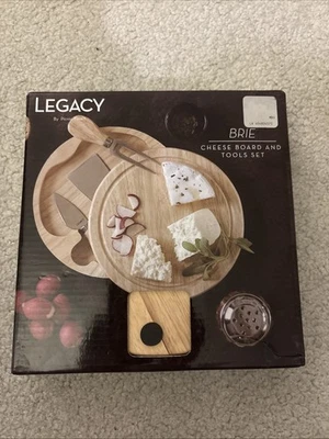 NUEVO Juego de Tablero y Herramientas de Queso Legacy Brie: 3 Herramientas de Queso con Tablero de Madera de Goma Foto 1 de 2