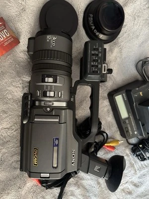 SONY 3CCD DVCAM complete set w/ free tdk and 2 lense and 2 battery. - Image 1 of 4