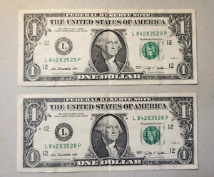 Two 2009 Consecutive Sequential Serial Notes L Series - Picture 1 of 3