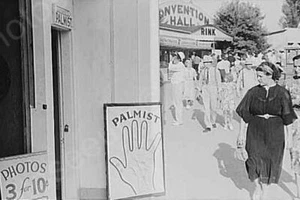 Palmist Fortune Teller During Fair 1940s 4x6 Reprint Of Old Photo - Picture 1 of 1