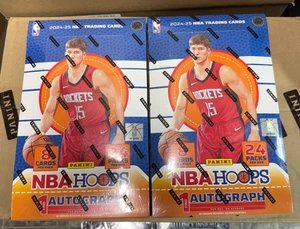 SET BESTEHEND AUS 2 2024-25 PANINI NBA HOOPS BASKETBALL FABRIKVERSIEGELTEN HOBBY BOXEN (A) - Bild 1 von 1
