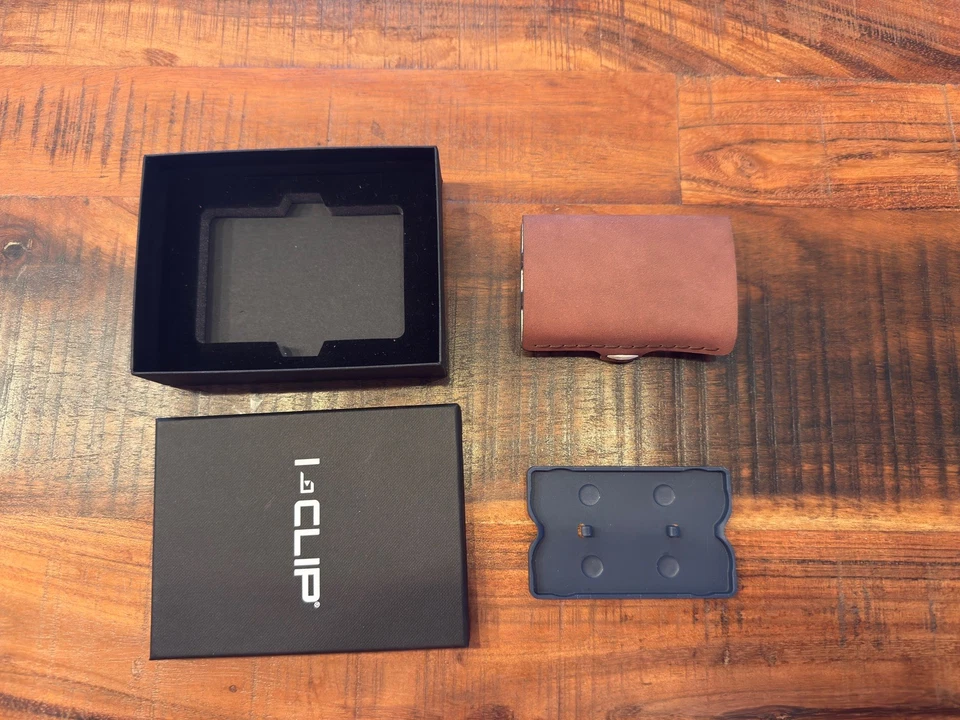 NEU!   I-CLIP MAX Original Silber Glattleder Oak Inkl. Münzschublade - Bild 1 von 3